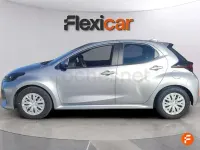 Usado Toyota Yaris Hybrid Business Edition 116 CV (85 kW) 2025 Gris / plata Berlina