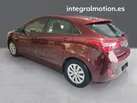 Usado Hyundai i30 90 CV (66 kW) 2016 Rojo Berlina