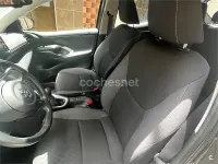 Usado Toyota Yaris Active 111 CV (81 kW) 2021 Gris / plata Utilitario