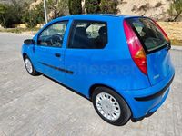 Usado Fiat Punto Dynamic 80 CV (58 kW) 2003 Azul Utilitario