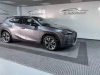 Usado Lexus UX Luxury Line 184 CV (135 kW) 2020 Gris / plata SUV