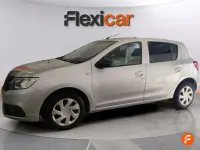 Usado Dacia Sandero Acces 75 CV (55 kW) 2018 Gris Utilitario