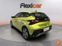 Usado Hyundai i20 100 CV (73 kW) 2024 Verde Utilitario