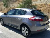 Usado Renault Mégane III Dynamique 140 CV (102 kW) 2010 Gris / plata Berlina