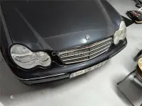 Usado Mercedes C220 Avantgarde 143 CV (105 kW) 2003 Azul Familiar