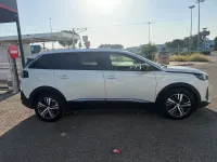 Usado Peugeot 5008 Allure 130 CV (95 kW) 2022 Blanco SUV