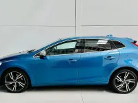 Usado Volvo V40 R-Design Momentum 150 CV (110 kW) 2018 Azul Berlina