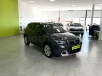 Usado Seat Arona Xperience 110 CV (80 kW) 2021 Gris / plata SUV