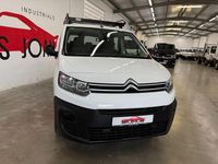 Usado Citroën Berlingo Live 100 CV (73 kW) 2022 Blanco Monovolumen
