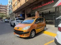 Usado Peugeot 1007 75 CV (55 kW) 2006 Marrón Monovolumen