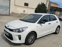 Usado Kia Rio 100 CV (73 kW) 2017 Blanco Berlina