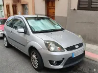 Usado Ford Fiesta Trend 68 CV (50 kW) 2007 Gris / plata Utilitario