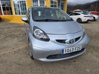 Usado Toyota Aygo 68 CV (50 kW) 2008 Gris Utilitario
