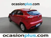 Usado Kia Rio 75 CV (55 kW) 2014 Rojo Utilitario