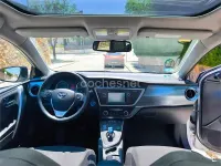 Usado Toyota Auris Hybrid Active 136 CV (100 kW) 2014 Blanco Familiar