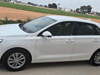 Usado Hyundai i30 Style 136 CV (100 kW) 2018 Blanco Berlina