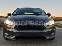 Usado Ford Focus Trend 125 CV (91 kW) 2016 Gris / plata Berlina