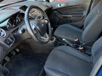 Usado Ford Fiesta Trend 100 CV (73 kW) 2015 Azul Berlina