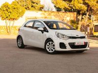 Usado Kia Rio 75 CV (55 kW) 2015 Blanco Berlina