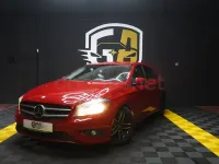Usado Mercedes A180 Style 122 CV (89 kW) 2014 Rojo Berlina