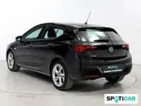 Usado Opel Astra Design & Tech 110 CV (80 kW) 2021 Negro Utilitario