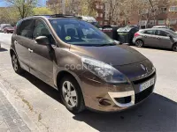 Usado Renault Scenic E-Tech 110 CV (80 kW) 2010 Marrón Monovolumen