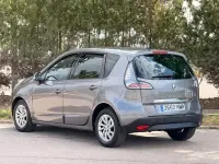 Usado Renault Scénic III Dynamique 130 CV (95 kW) 2012 Beige Monovolumen