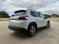 Usado Peugeot 2008 Allure 110 CV (80 kW) 2017 Blanco SUV