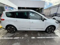 Usado Renault Scénic III Bose Edition 132 CV (97 kW) 2015 Blanco Monovolumen