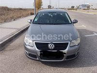 Usado VW Passat Highline 140 CV (102 kW) 2005 Gris / plata Berlina