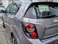 Usado Chevrolet Aveo LTZ 100 CV (73 kW) 2011 Gris / plata Berlina