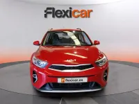 Usado Kia Stonic 101 CV (74 kW) 2022 Burdeos SUV