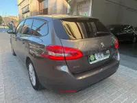 Usado Peugeot 308 SW Active 130 CV (95 kW) 2020 Gris / plata Familiar