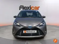 Usado Toyota Yaris Active 100 CV (73 kW) 2020 Gris