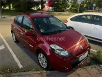Begagnad Renault Clio II Authentique 86 HK (63 kW) 2009 Röd Sedan