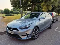 Usado Kia Ceed 136 CV (100 kW) 2024 Gris / plata Utilitario