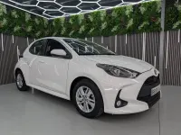 Usado Toyota Yaris Hybrid Active 116 CV (85 kW) 2022 Blanco Berlina