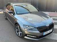 Usado Skoda Superb SportLine 150 CV (110 kW) 2022 Gris Berlina