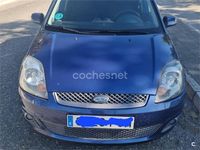 Usado Ford Fiesta Ghia 80 CV (58 kW) 2006 Azul Utilitario