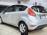 Usado Ford Fiesta Trend 90 CV (66 kW) 2009 Gris / plata Utilitario