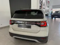 Usado VW T-Cross Advance 110 CV (80 kW) 2023 Gris / plata SUV
