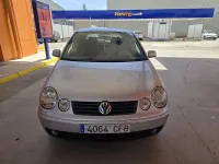 Usado VW Polo Trendline 75 CV (55 kW) 2003 Gris / plata Berlina