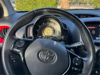 Usado Toyota Aygo X-play 72 CV (52 kW) 2021 Rojo Utilitario