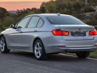 Usado BMW 318 Comfort Edition 143 CV (105 kW) 2012 Gris Utilitario