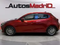 Usado Mazda 2 90 CV (66 kW) 2022 Rojo Berlina