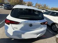 Usado Opel Astra Selective 105 CV (77 kW) 2016 Blanco Berlina