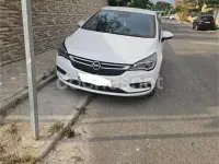 Usado Opel Astra Selective 110 CV (80 kW) 2018 Blanco Berlina