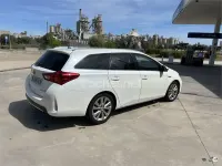 Usado Toyota Auris Hybrid Advance 136 CV (100 kW) 2013 Blanco Familiar