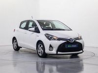Usado Toyota Yaris Hybrid Active 100 CV (73 kW) 2017 Blanco Berlina