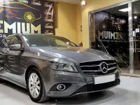 Usado Mercedes A180 AMG line 109 CV (80 kW) 2013 Gris / plata Utilitario